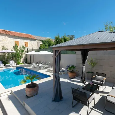 Martin - Rueckzugsort Auf Dem Land Mit Pool By Interhome