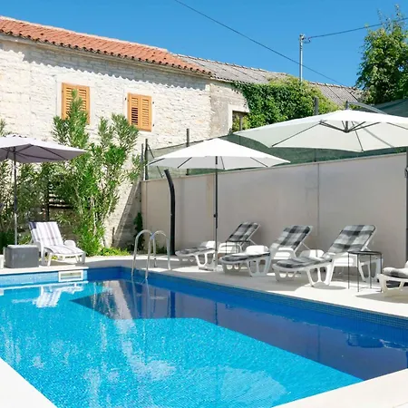 Martin - Rueckzugsort Auf Dem Land Mit Pool By Interhome Nyaraló